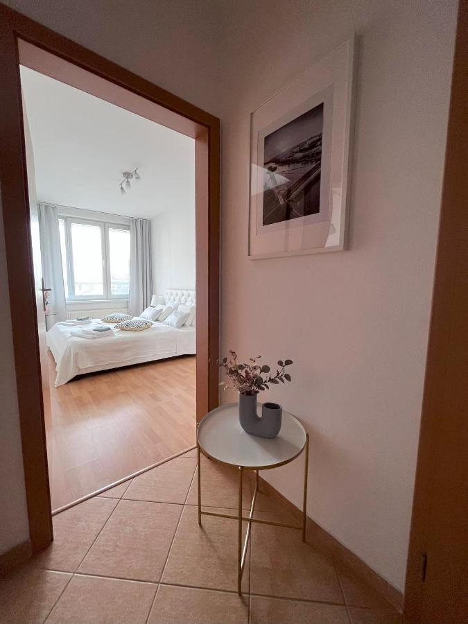 2 Room Apartment With Terrace, New Building, Jegeho Bratysława Zewnętrze zdjęcie